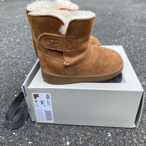 Toddler Ugg size 5